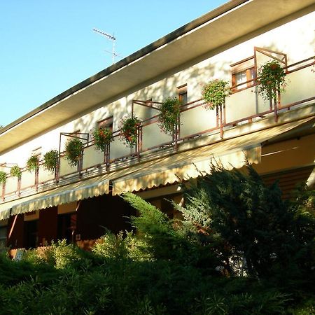 Albergo La Genzianella Miasino 외부 사진