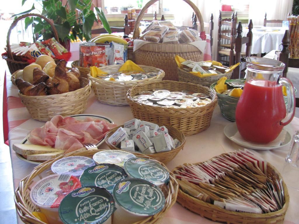 Albergo La Genzianella Miasino 외부 사진